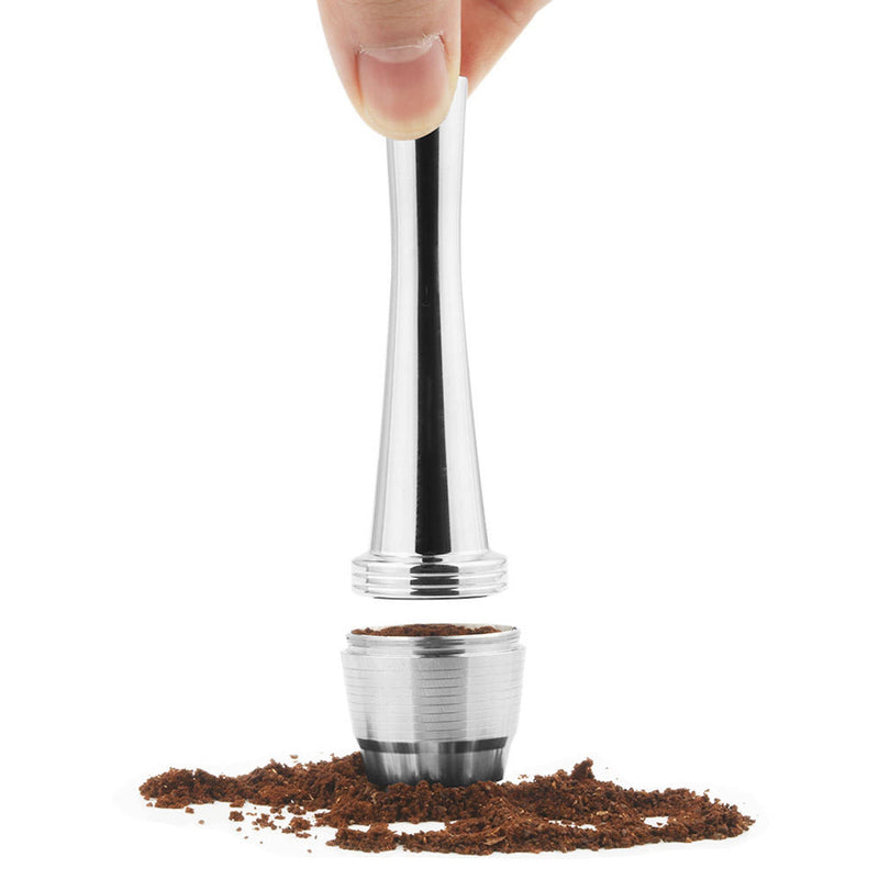Zwei Dreiklang wiederverwendbare, nachfüllbare kompatible Mehrweg Kaffeekapseln mit Tamper aus Edelstahl für Nespresso Maschinen zum Nachfüllen Nachhaltig Umweltbewusst Kaffee genießen Geld sparen