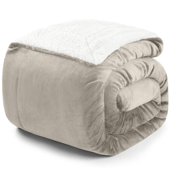 Blumtal Premium Sherpa Kuscheldecke 130 x 150 cm - warme Decke Oeko-TEX® zertifizierte Dicke Sofadecke, Tagesdecke oder Wohnzimmerdecke, Sand - beige