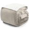 Blumtal Premium Sherpa Kuscheldecke 130 x 150 cm - warme Decke Oeko-TEX® zertifizierte Dicke Sofadecke, Tagesdecke oder Wohnzimmerdecke, Sand - beige