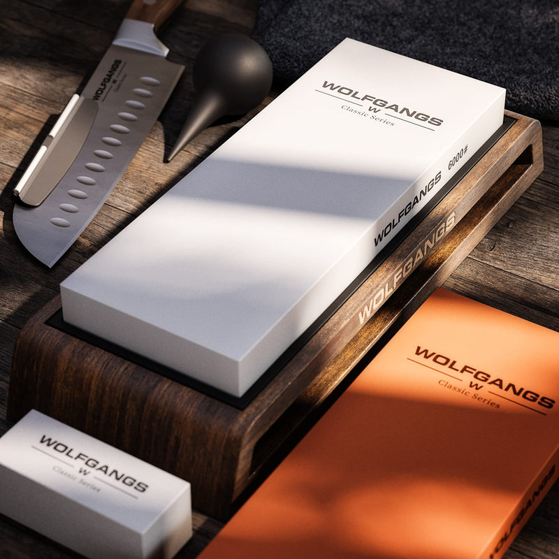 WOLFGANGS CLASSICS Premium Schleifstein Set zum Messer Schärfen - Hochwertiger Wetzstein + Abziehstein für Messer aller Art - Schleifstein Messer mit 1000/6000er Körnung + Silikon- und Winkelhalter
