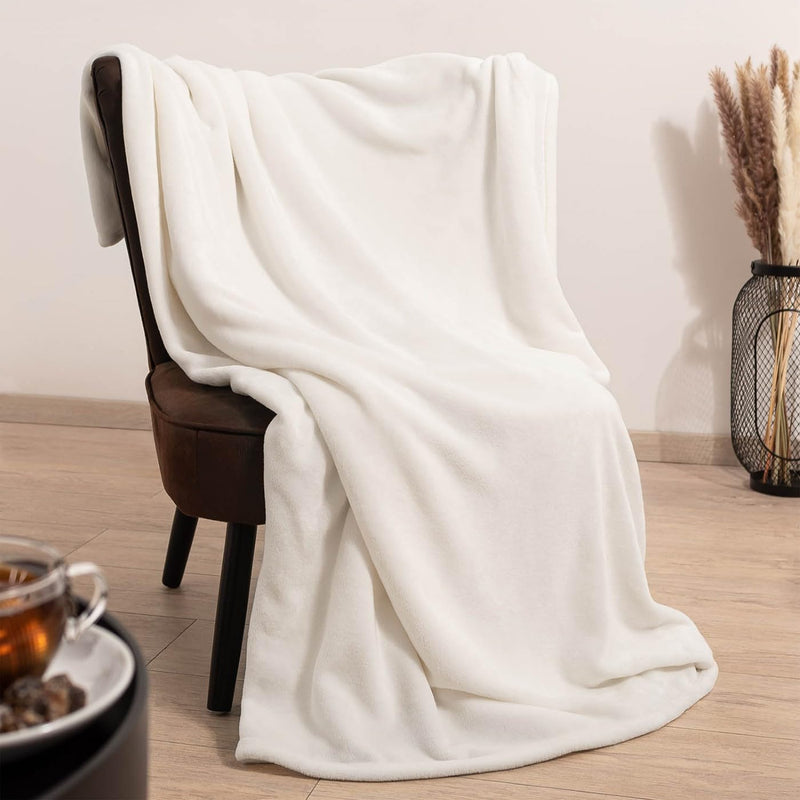 Blumtal Kuscheldecke aus Fleece - hochwertige Decke, Oeko-TEX® Zertifiziert in 130 x 150 cm, Kuscheldecke flauschig als Sofadecke, Tagesdecke oder Winterdecke, Sand - beige